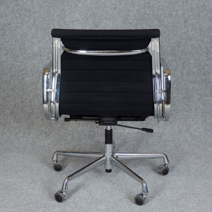 Produktbild von VITRA Alu Chair EA 117